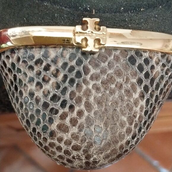 Tory Burch Black and Tan Flats with Snakeskin Accent..Size 8.5....Barely Worn.. - Picture 2 of 8